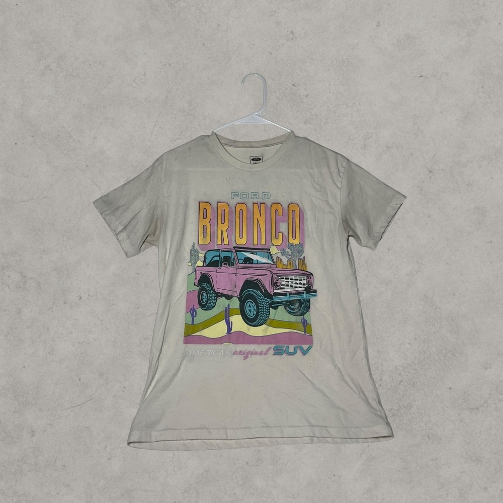 Ford Bronco Graphic T-Shirt Mens Medium Cream Retro Pink SUV Desert Scene Tee